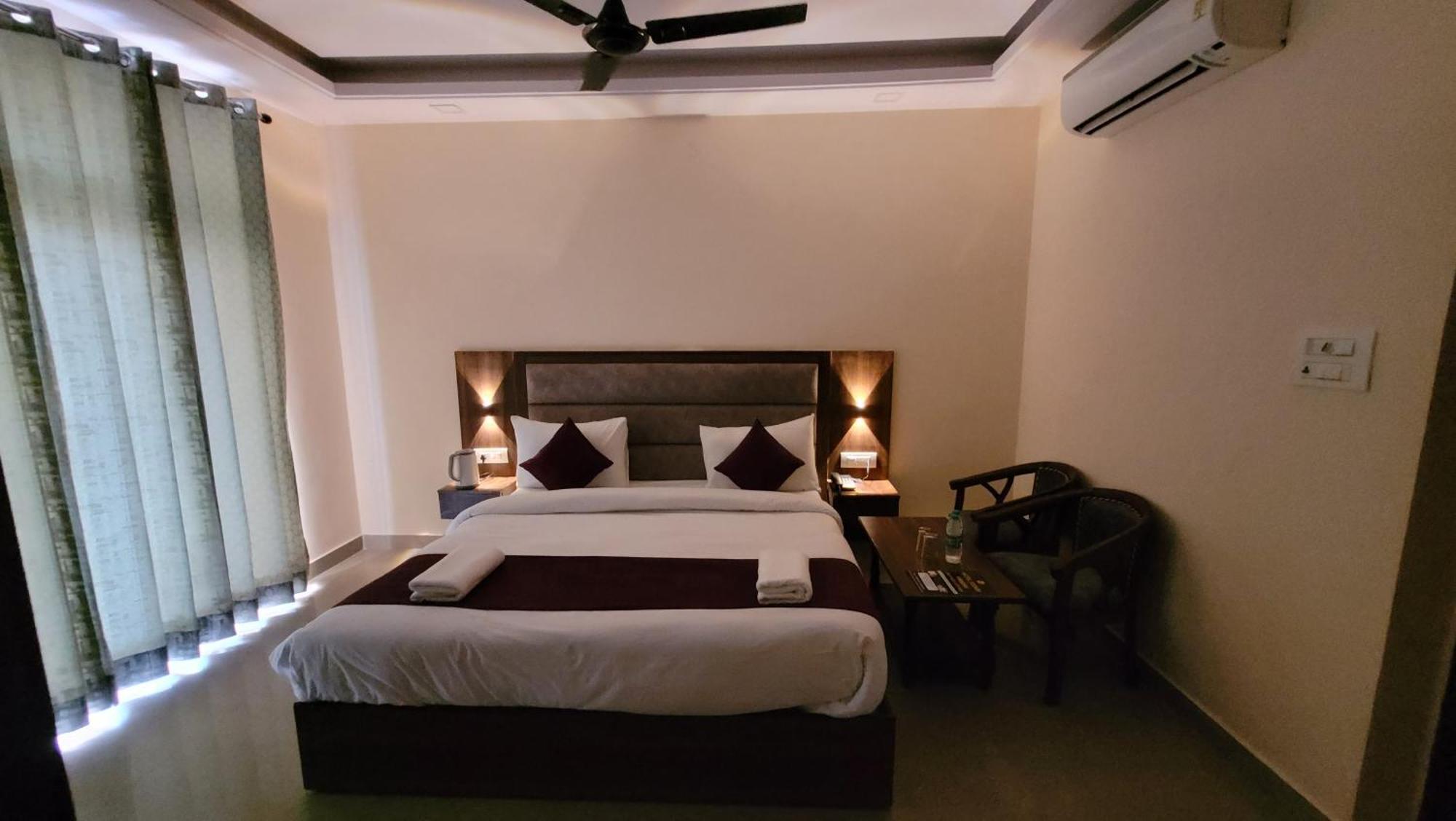 Hotel Keshav Nandan By The Shivaay Risikés Kültér fotó