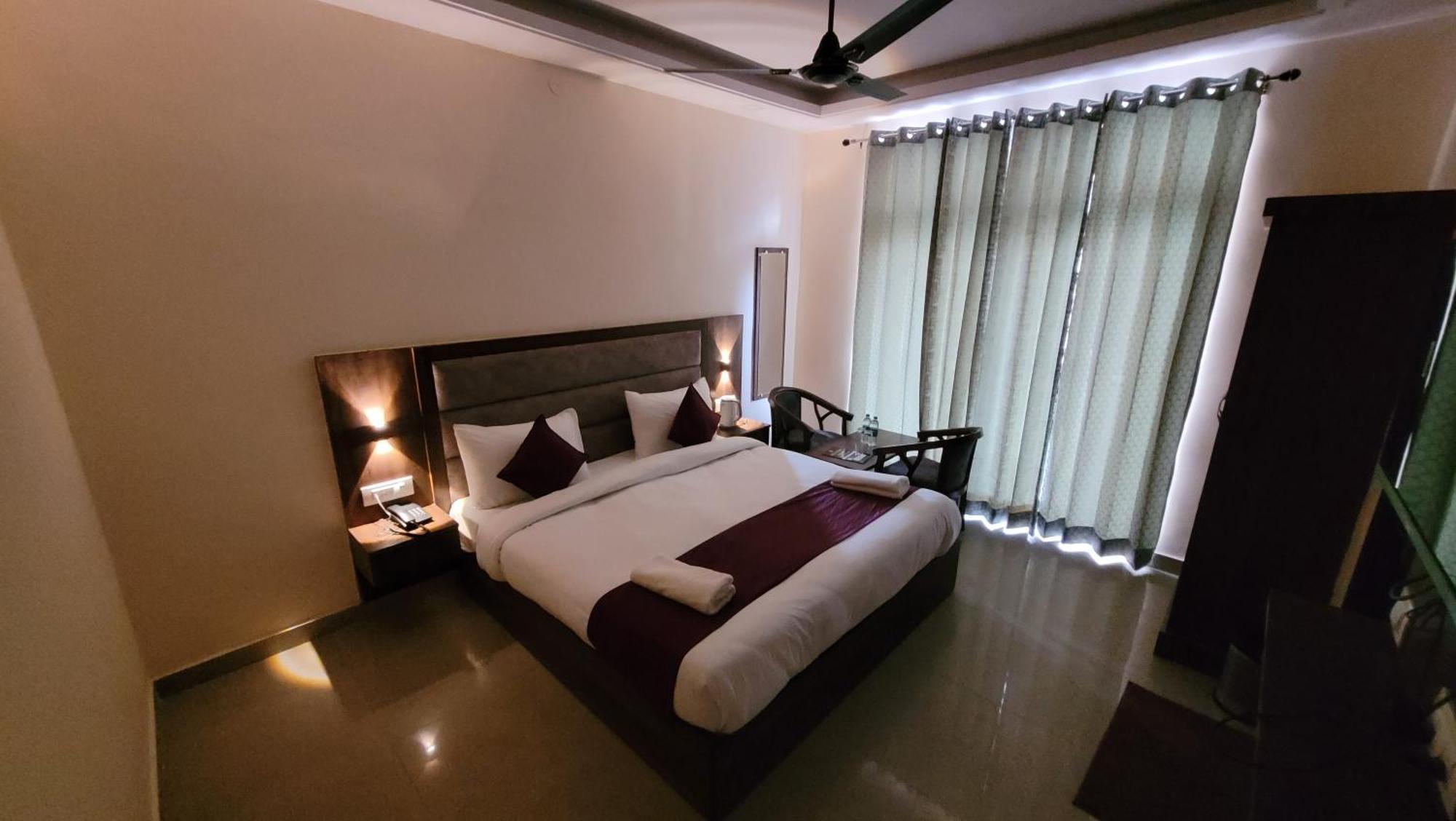 Hotel Keshav Nandan By The Shivaay Risikés Kültér fotó