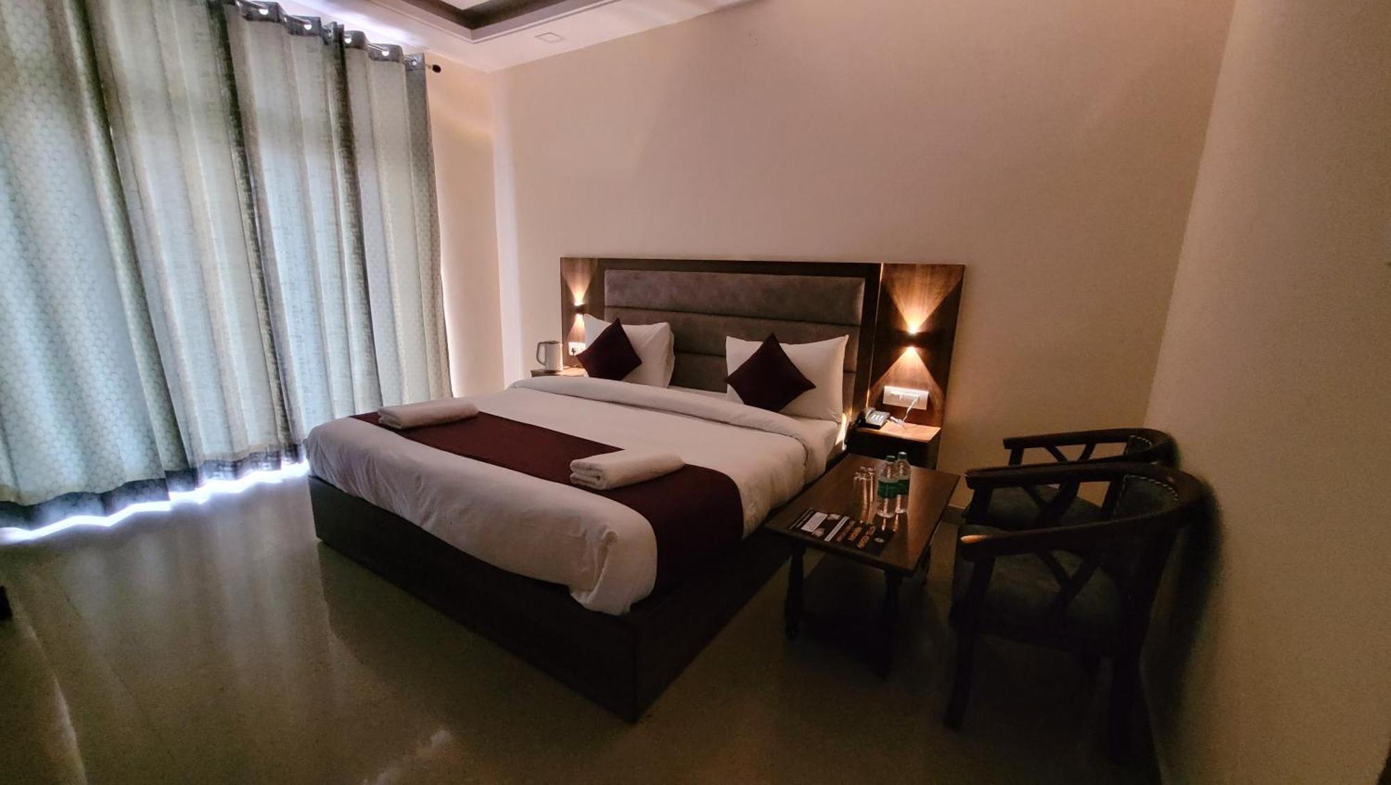 Hotel Keshav Nandan By The Shivaay Risikés Kültér fotó