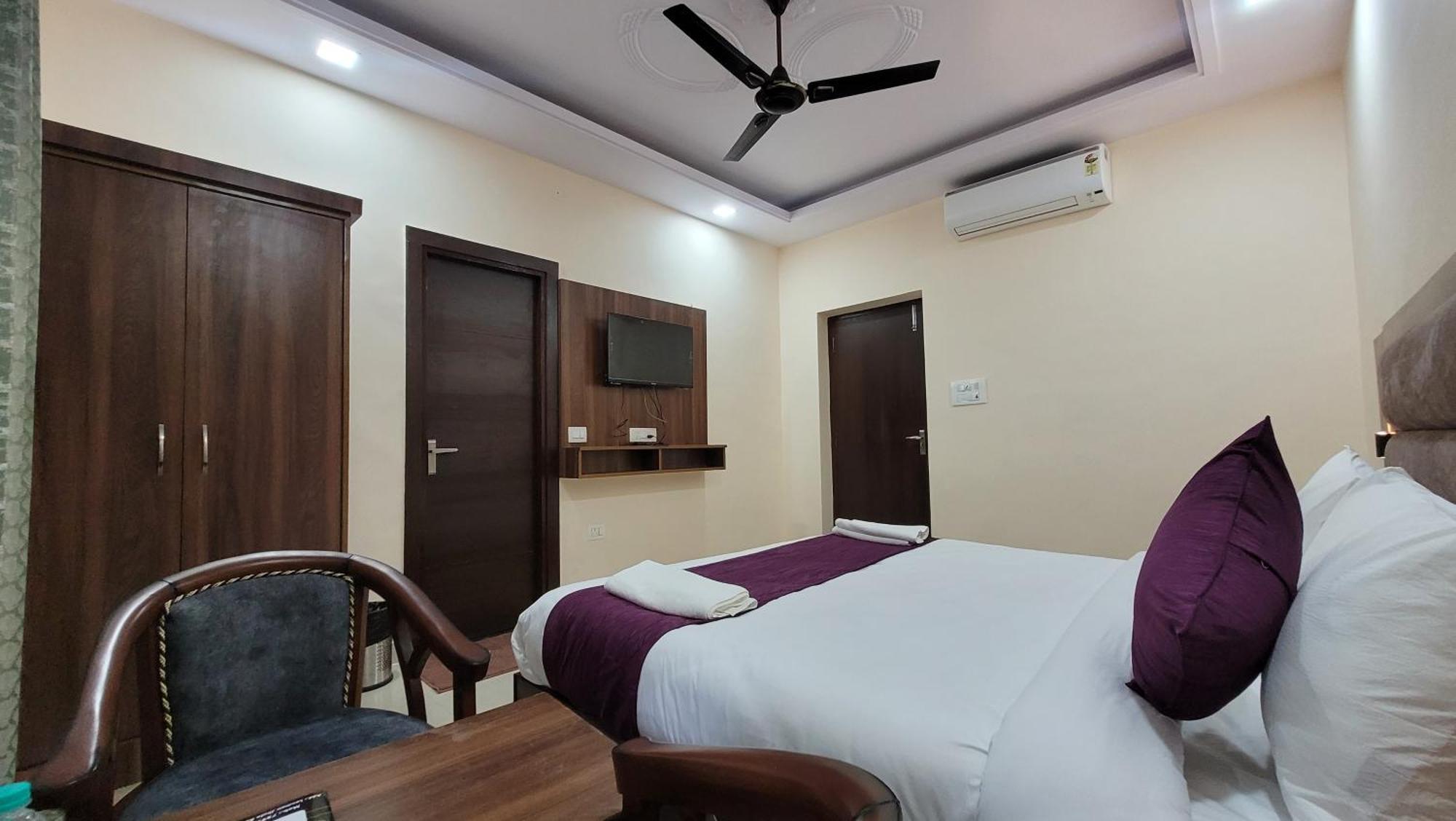 Hotel Keshav Nandan By The Shivaay Risikés Kültér fotó