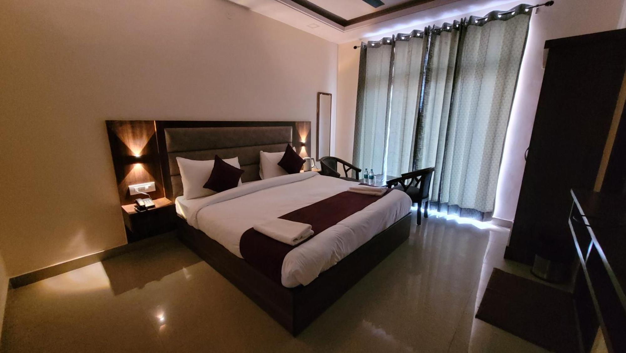 Hotel Keshav Nandan By The Shivaay Risikés Kültér fotó