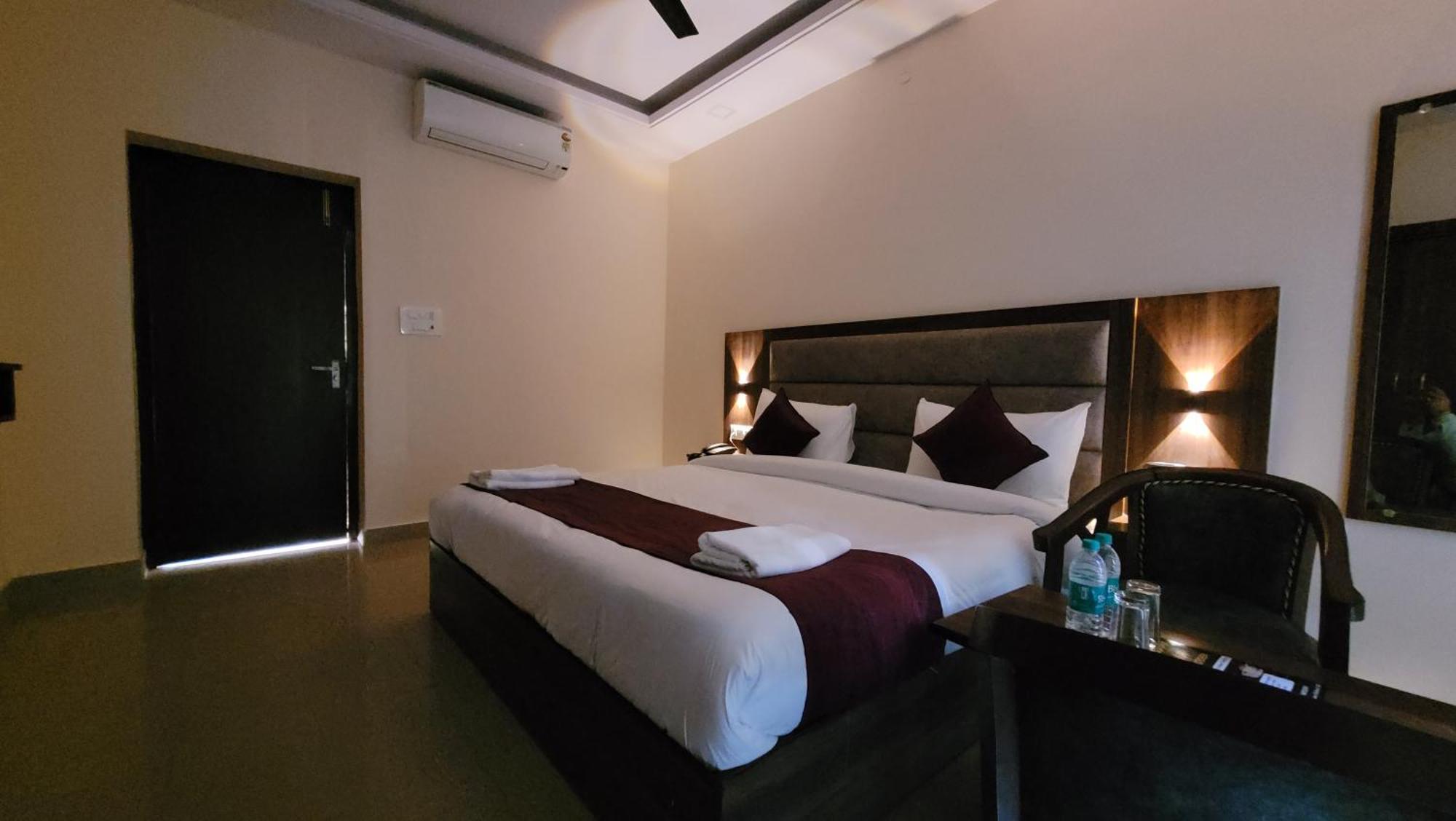Hotel Keshav Nandan By The Shivaay Risikés Kültér fotó