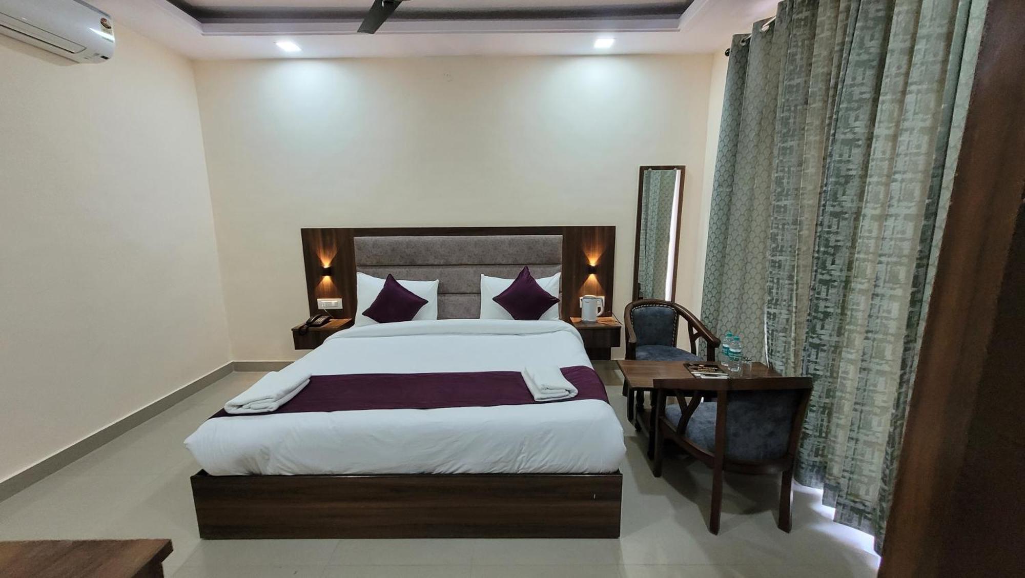 Hotel Keshav Nandan By The Shivaay Risikés Kültér fotó