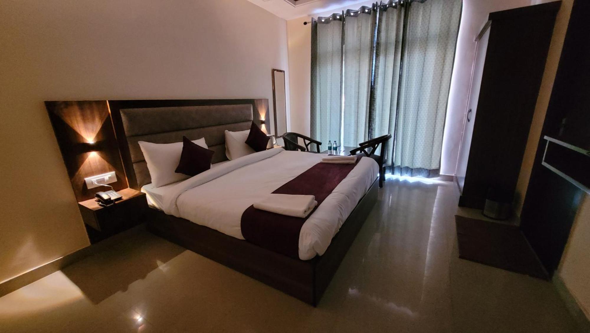 Hotel Keshav Nandan By The Shivaay Risikés Kültér fotó