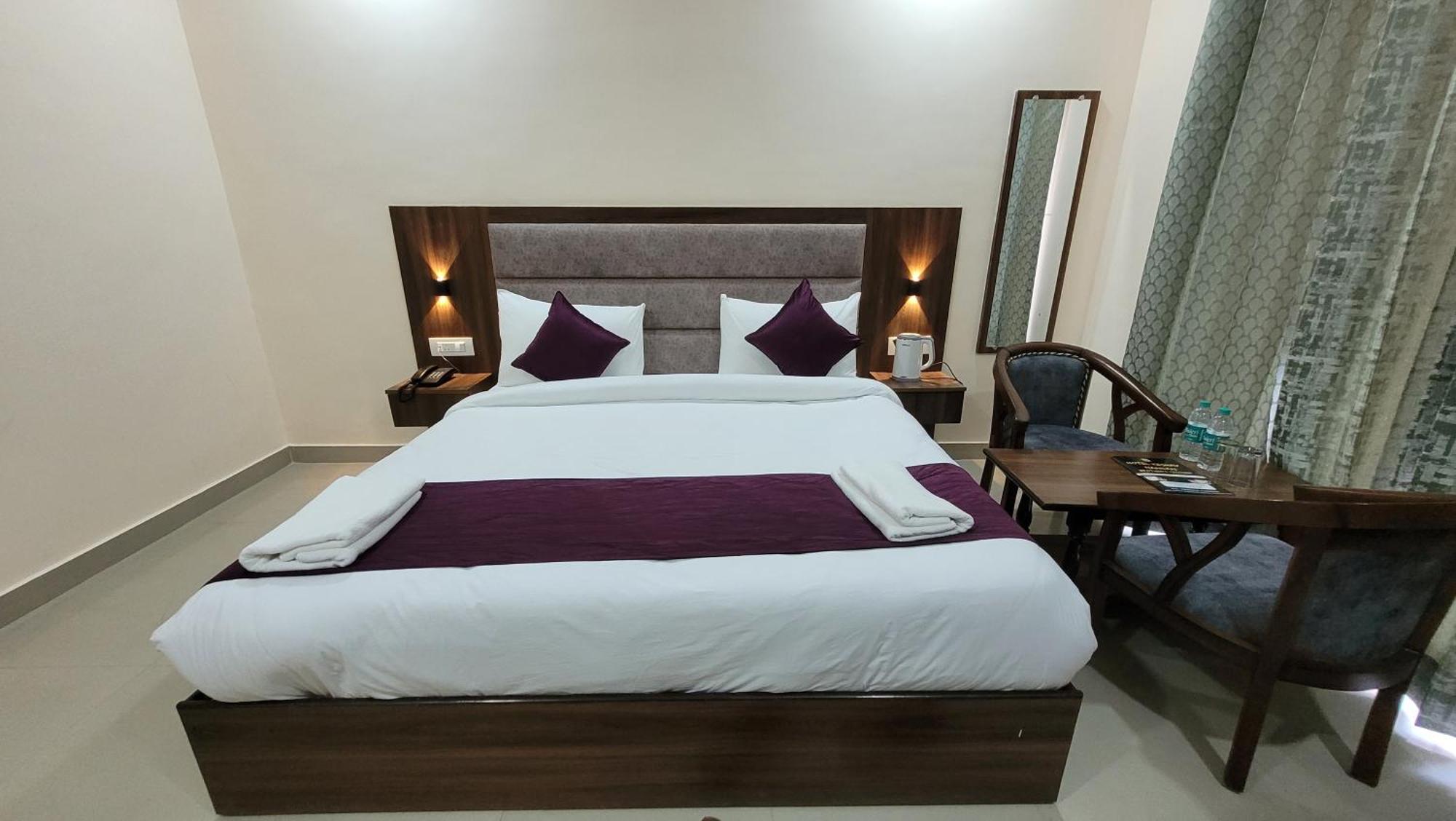 Hotel Keshav Nandan By The Shivaay Risikés Kültér fotó