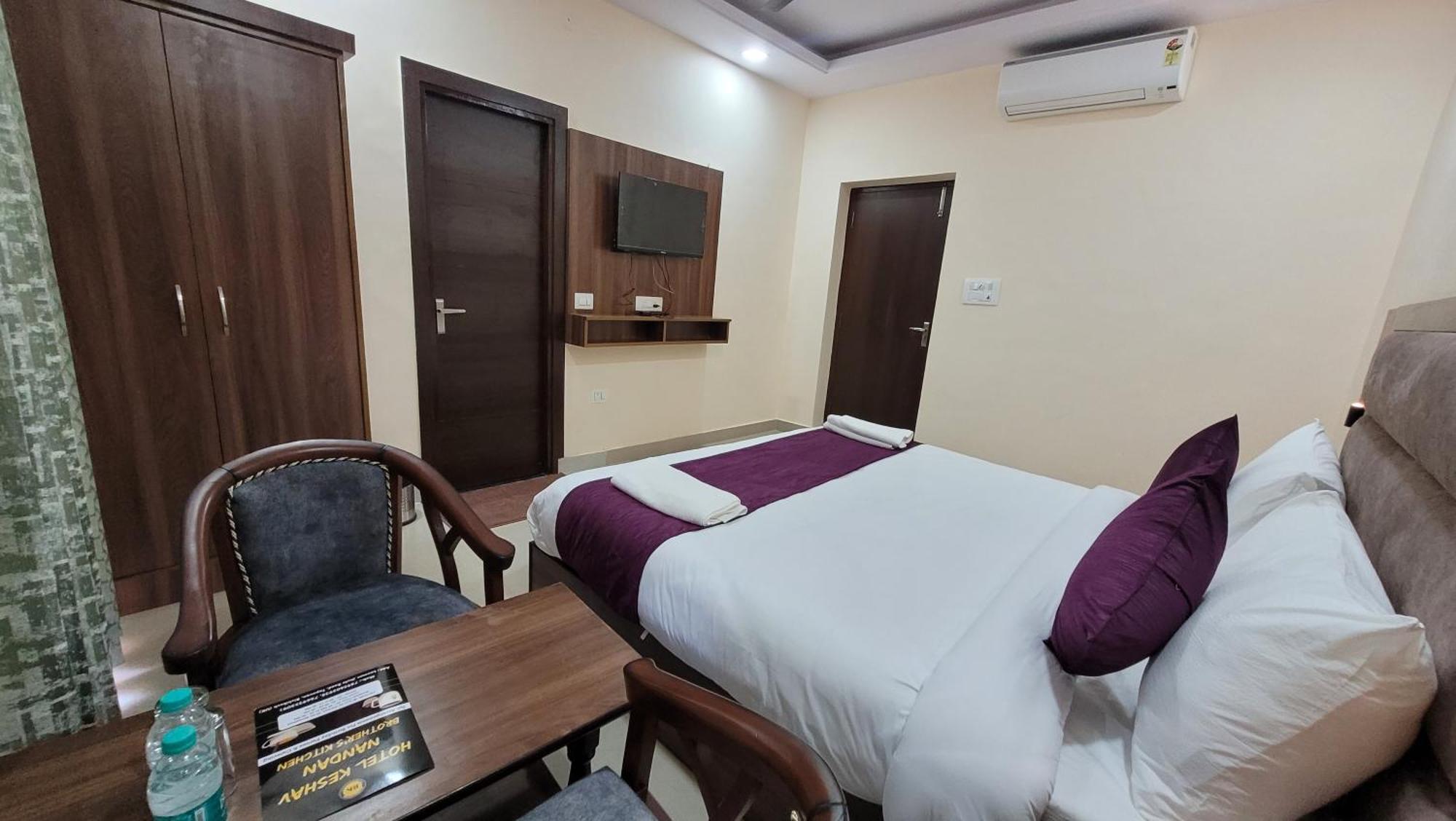 Hotel Keshav Nandan By The Shivaay Risikés Kültér fotó