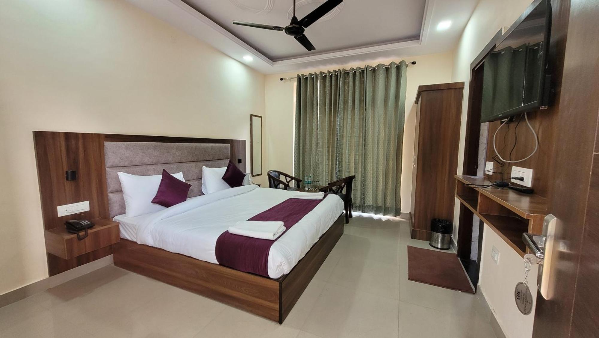 Hotel Keshav Nandan By The Shivaay Risikés Kültér fotó
