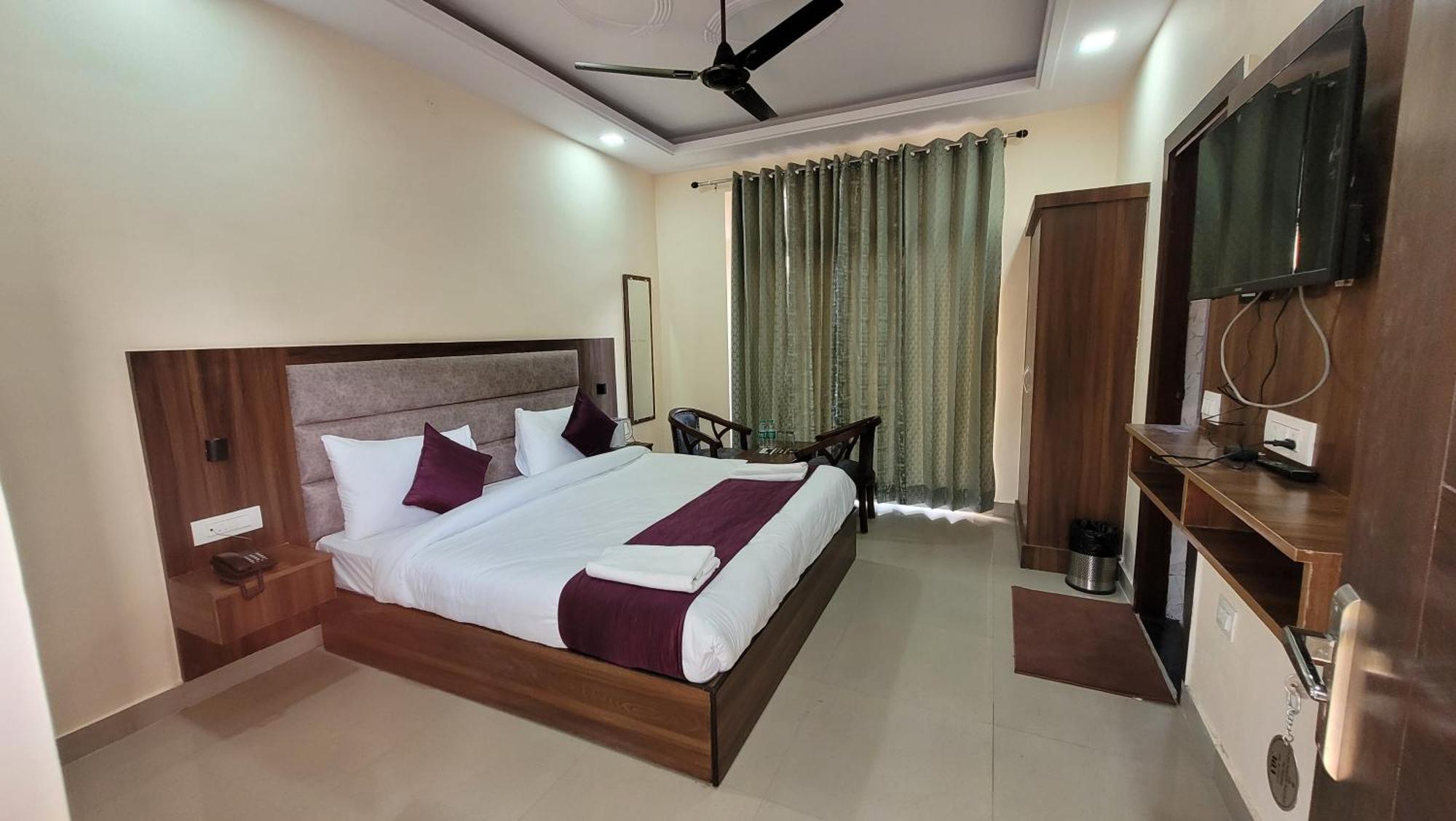 Hotel Keshav Nandan By The Shivaay Risikés Kültér fotó