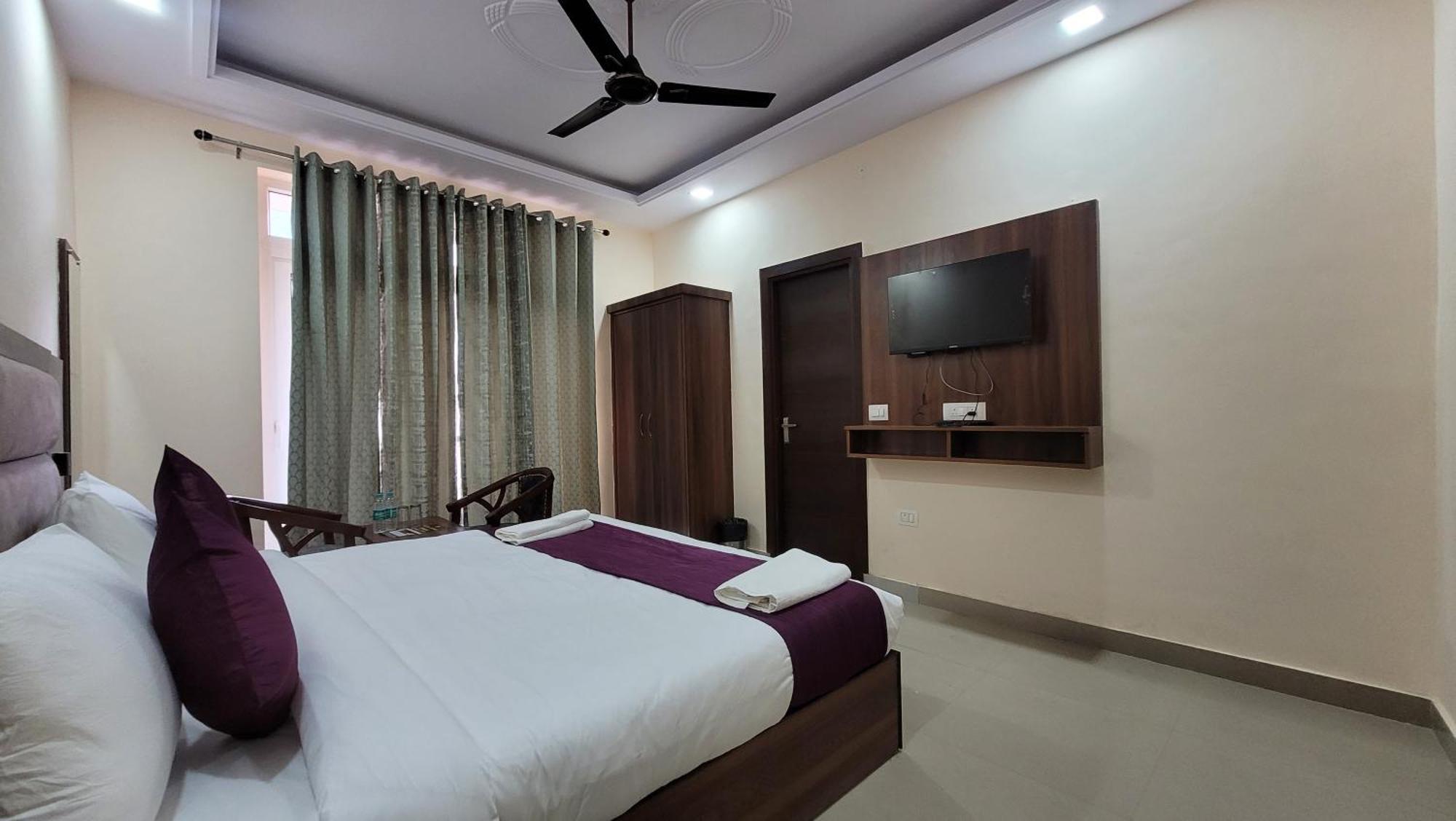Hotel Keshav Nandan By The Shivaay Risikés Kültér fotó