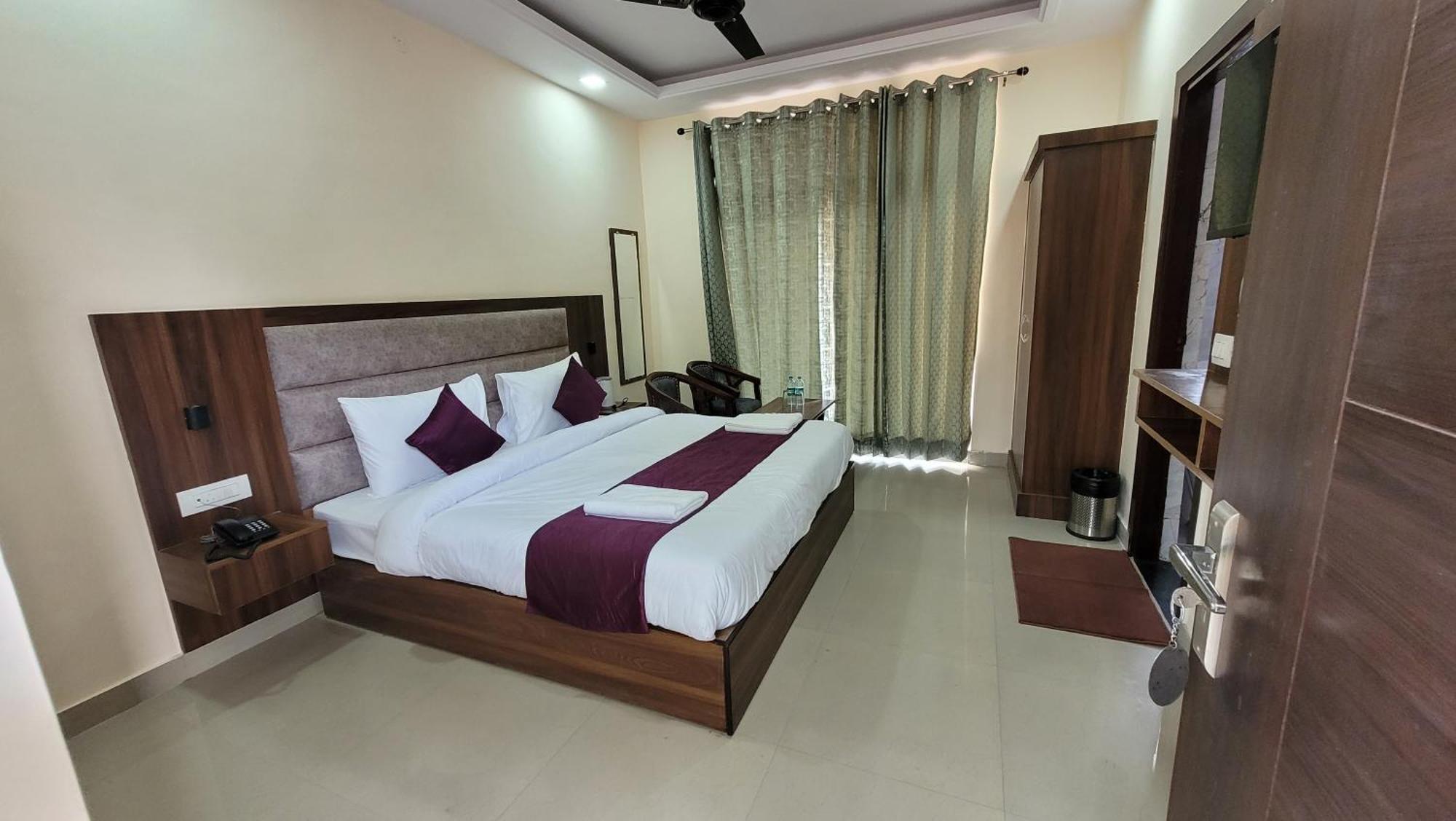 Hotel Keshav Nandan By The Shivaay Risikés Kültér fotó