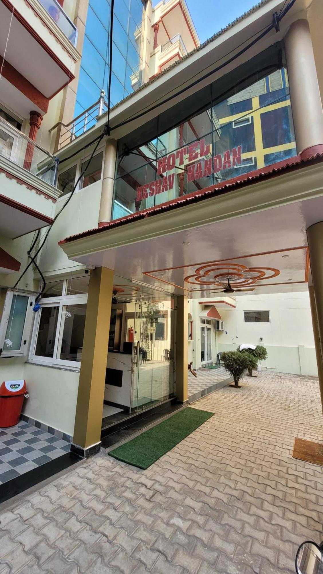 Hotel Keshav Nandan By The Shivaay Risikés Kültér fotó