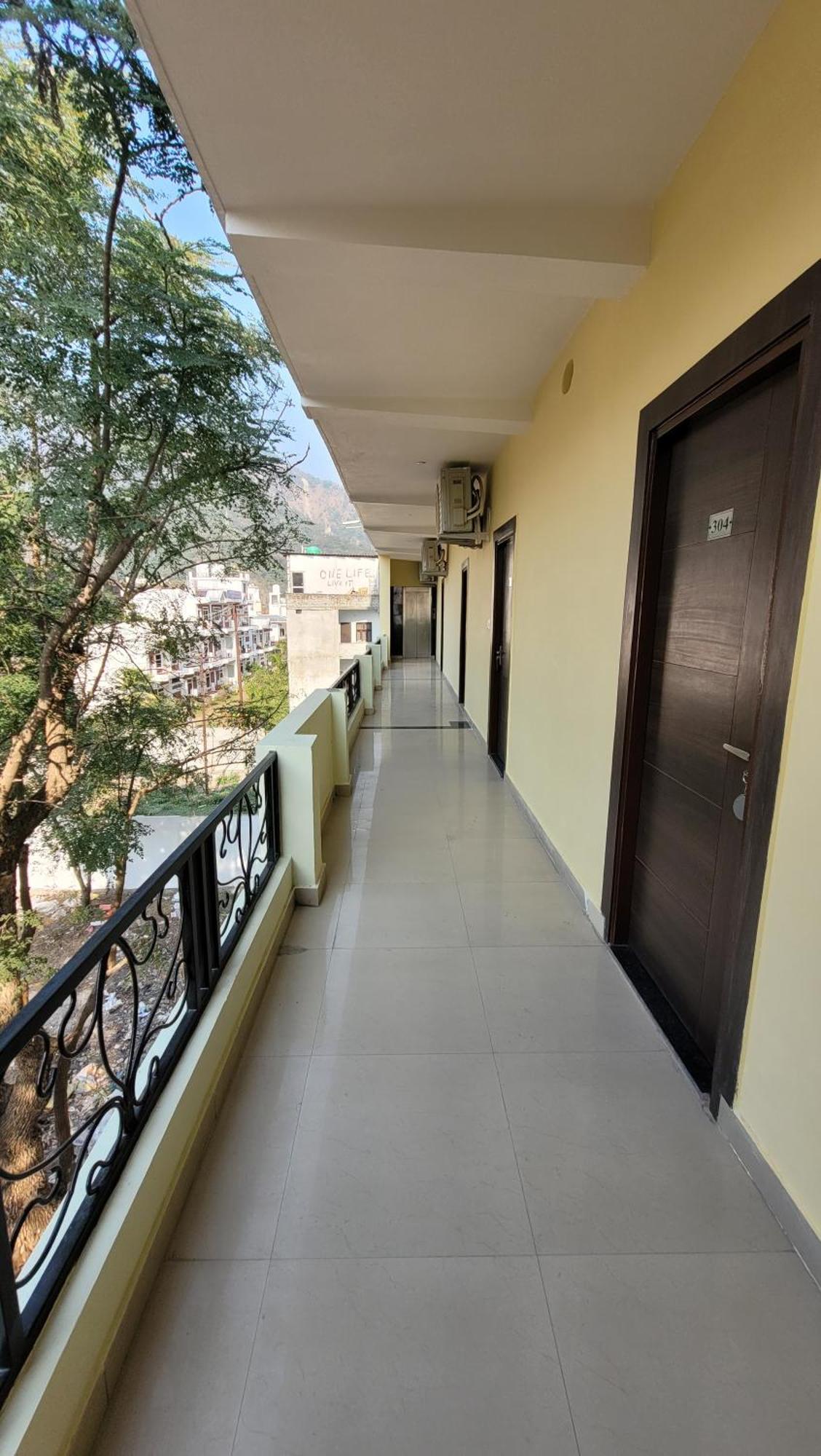 Hotel Keshav Nandan By The Shivaay Risikés Kültér fotó