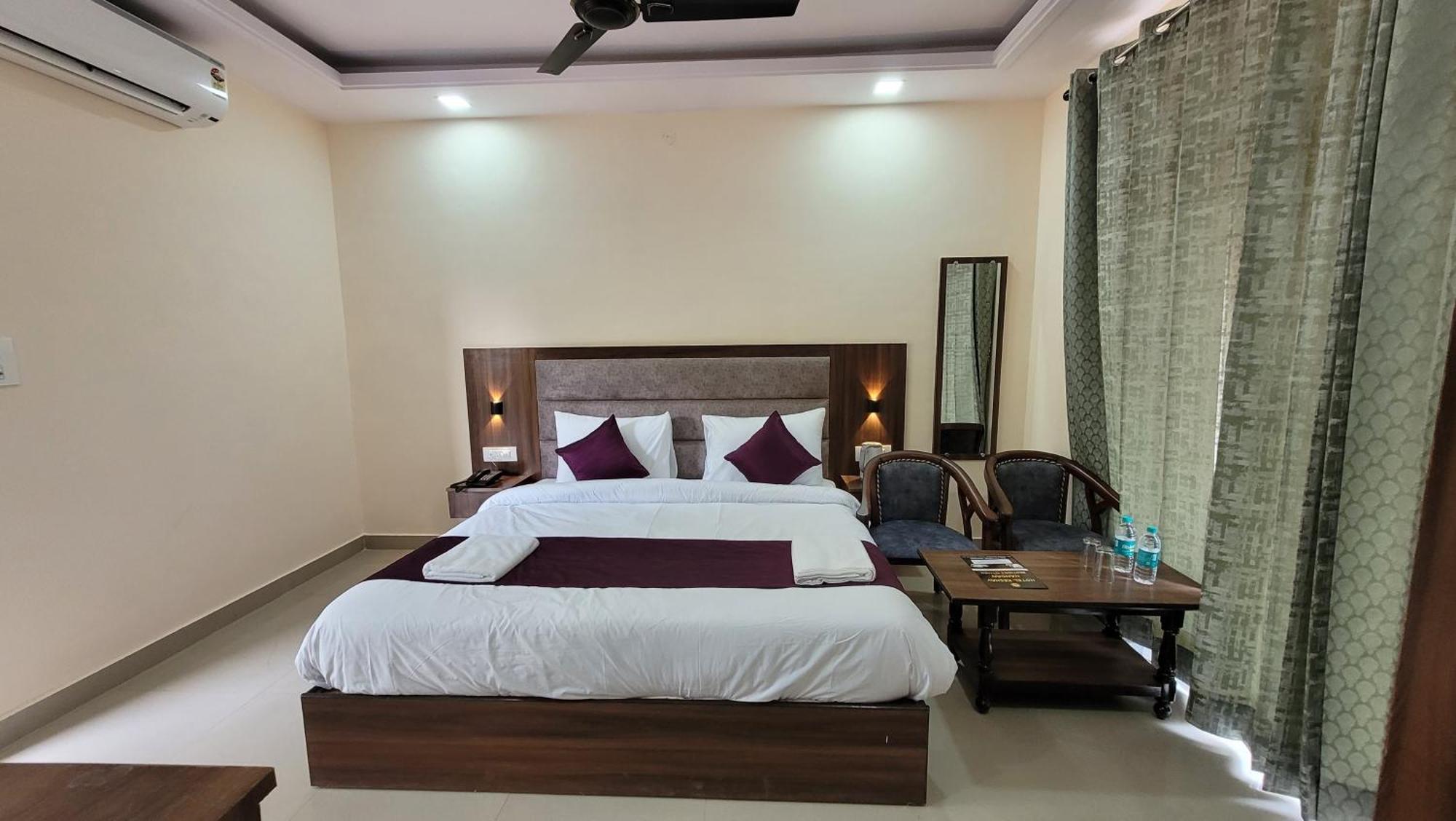 Hotel Keshav Nandan By The Shivaay Risikés Kültér fotó