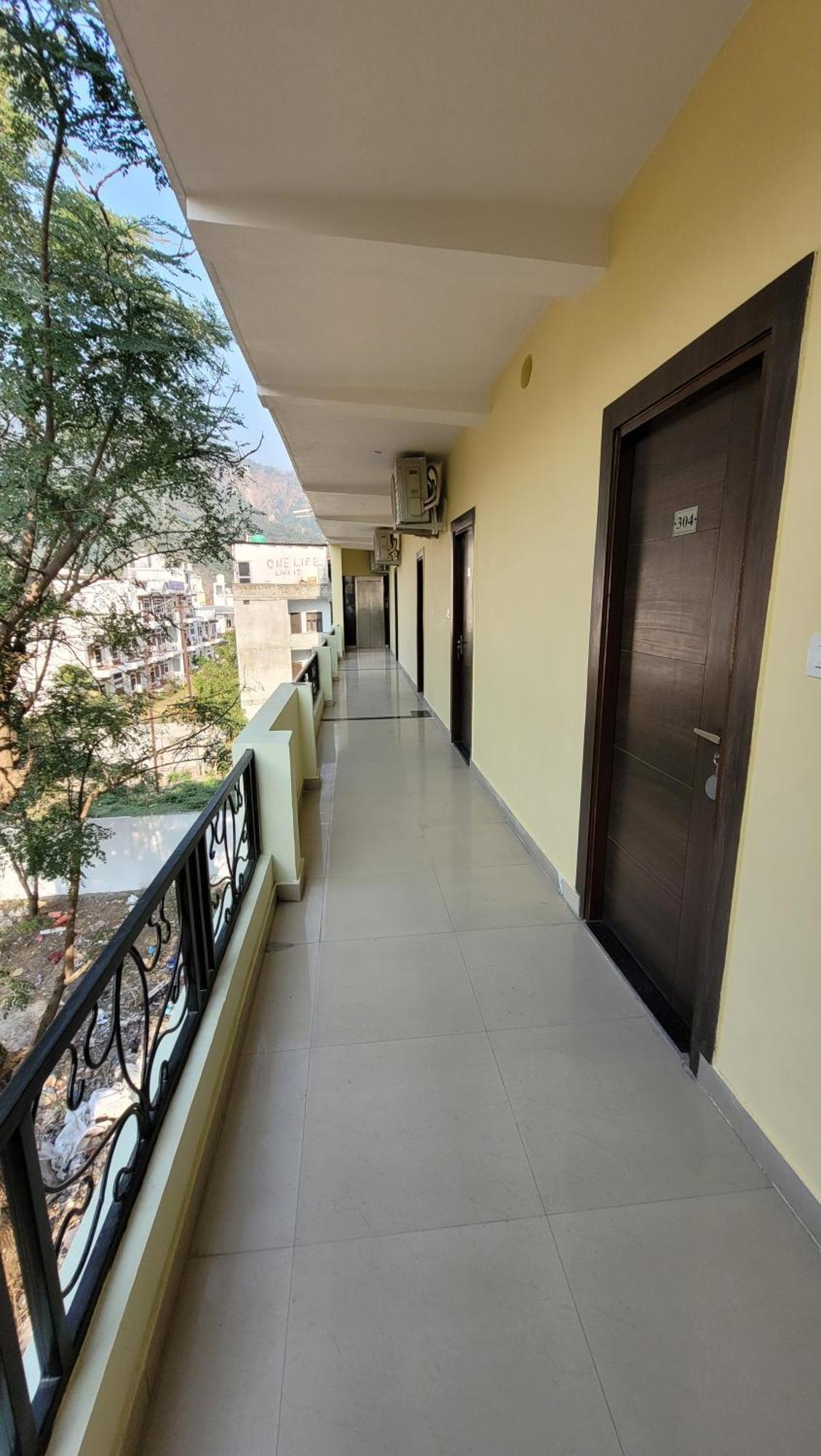 Hotel Keshav Nandan By The Shivaay Risikés Kültér fotó